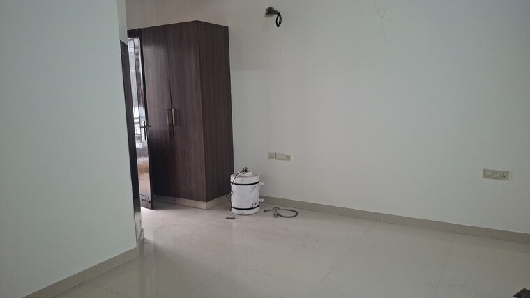 Room, rwa-residential-society 3 Bedroom 2430 Sq.Ft. Builder Floor In Sector 40 Gurgaon 9289154