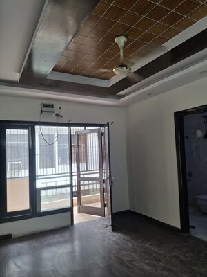 Staircase in 3 BHK Builder Floor at RWA Residential Society, Sector 40 – for Rent