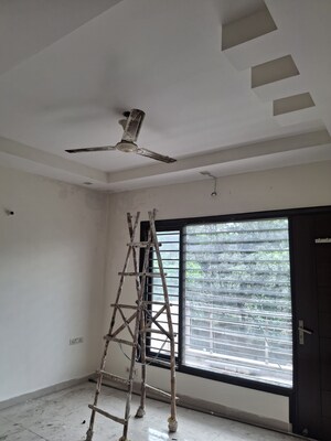 Balcony in 3 BHK Builder Floor at RWA Residential Society, Sector 40 – for Rent