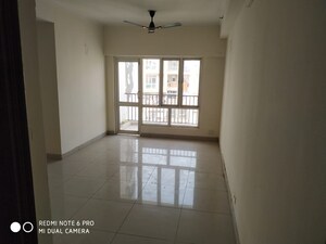 Room in 3 BHK Apartment at Panchsheel Greens, Sector 16 Greater Noida – for Rent