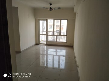 Room in 3 BHK Apartment at Panchsheel Greens, Sector 16 Greater Noida – for Rent