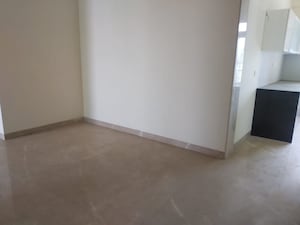 Room in 3 BHK Apartment at Transcon Flora Heights, Andheri West – for Rent