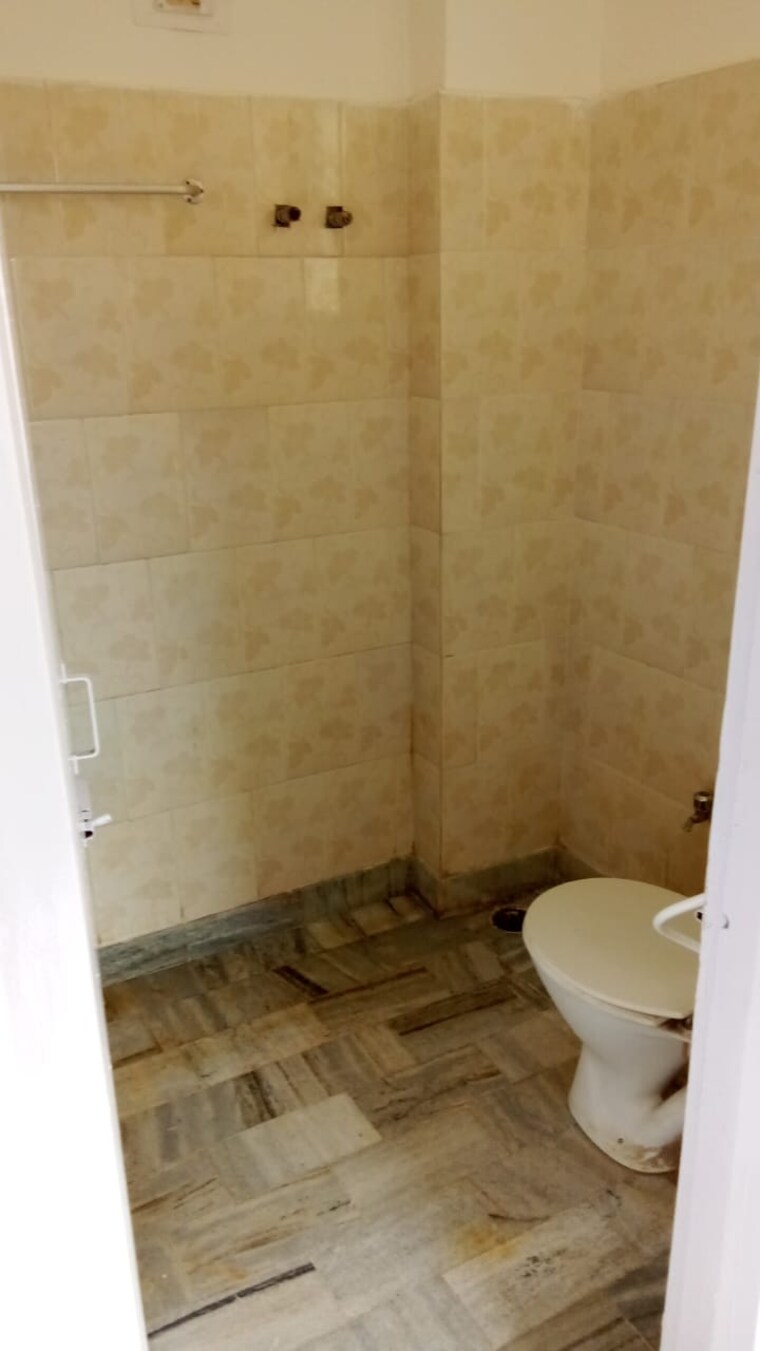 Bathroom, lalpur 3 Bedroom 1500 Sq.Ft. Apartment In Lalpur Ranchi 9289245