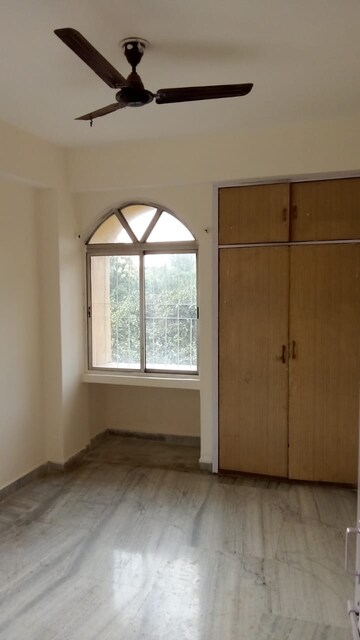 Room in 3 BHK Apartment at Lalpur – for Rent