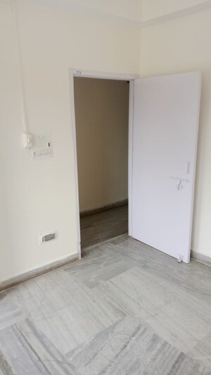 Room in 3 BHK Apartment at Lalpur – for Rent