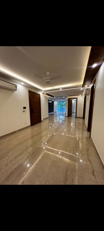 Building Lobby in 4 BHK Apartment at Ansal Sushant Apartments, Sushant Lok I – for Rent