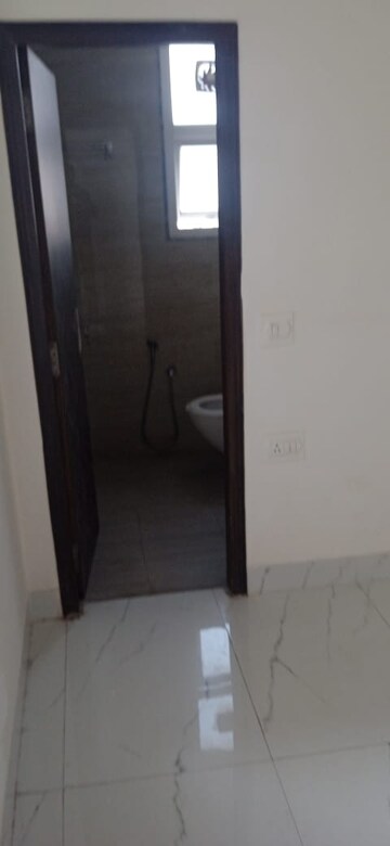 Room in 3 BHK Apartment at Ardee City Palm Grove Heights, Sector 52 – for Rent