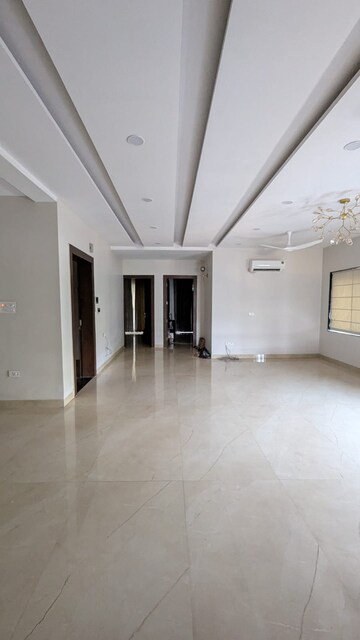 Building Lobby in 3 BHK Builder Floor at Sector 81 – for Rent