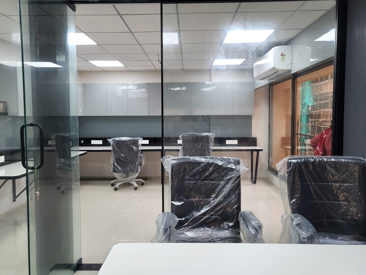Team Area, satellite Commercial Office Space 802 Sq.Ft. In Satellite Ahmedabad 9289267