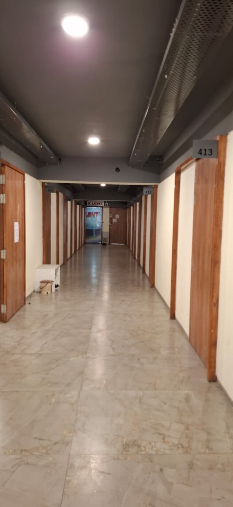 Team Area, satellite Commercial Office Space 802 Sq.Ft. In Satellite Ahmedabad 9289267