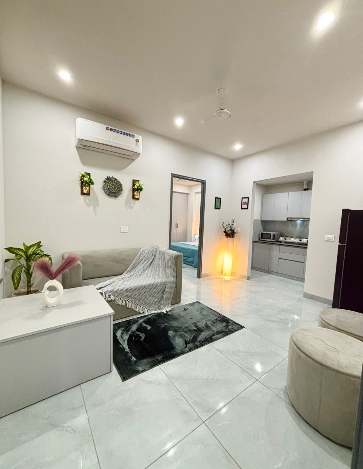 1 BHK + Pooja Room,Servant Room,Extra Room 950 Sq.Ft. Apartment in Mohit House