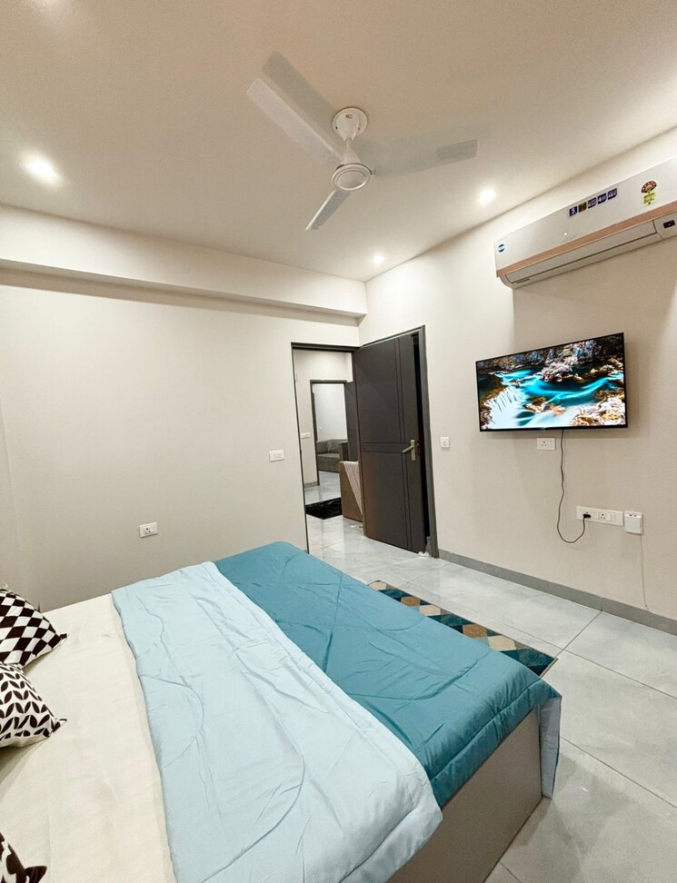 Master Bedroom, mohit-house 1 Bedroom 950 Sq.Ft. Apartment In Sushant Lok I Gurgaon 9289269