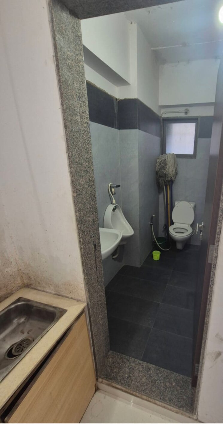 Bathroom, sankalp-iconic-tower Commercial Office Space 785 Sq.Ft. In Sanidhya Ahmedabad 9289342