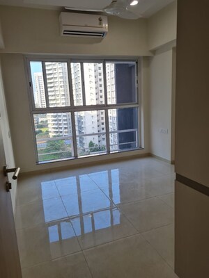 Room in 3 BHK Apartment at LnT Veridian, Powai – for Rent