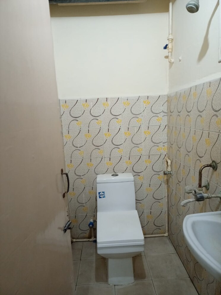 Bathroom, narsingi 1.5 Bedroom 800 Sq.Ft. Apartment In Narsingi Hyderabad 9289425