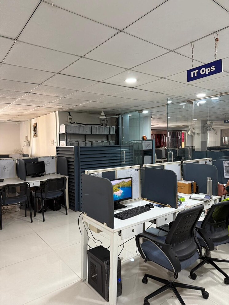 Team Area, palanpur Commercial Office Space in IT/SEZ 670 Sq.Ft. In Palanpur Surat 9289463