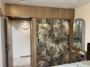 Room in 3 BHK Apartment at Runwal Nirvana, Parel – for Rent