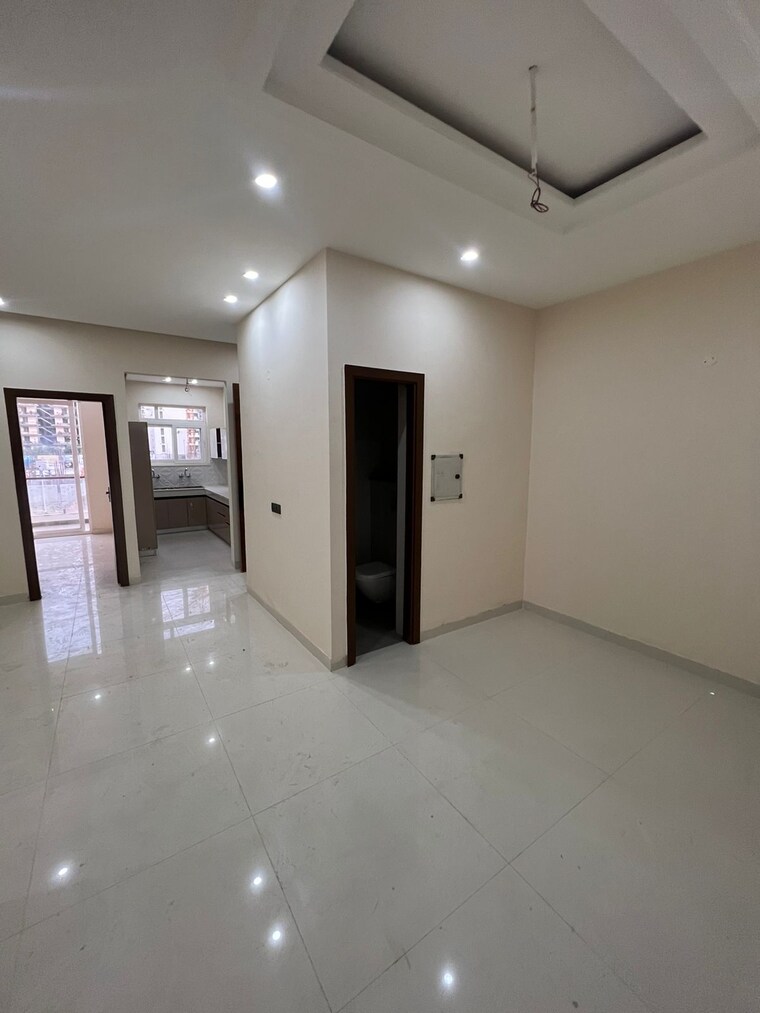 Room, vip road 3 Bedroom 1300 Sq.Ft. Builder Floor In Vip Road Zirakpur 9289518