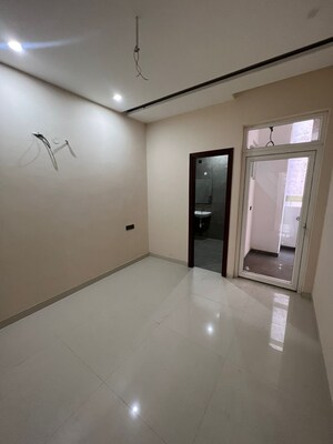 Room in 3 BHK Builder Floor at Vip Road – for Sale