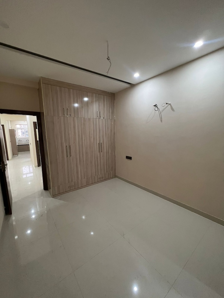 Room, vip road 3 Bedroom 1300 Sq.Ft. Builder Floor In Vip Road Zirakpur 9289518