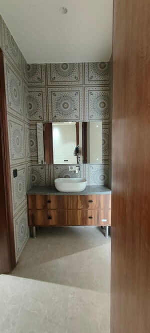 Master Bedroom in 4 BHK Builder Floor at Unitech South City 1, South City 1 – for Rent