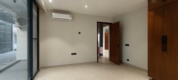 Room in 4 BHK Builder Floor at Unitech South City 1, South City 1 – for Rent