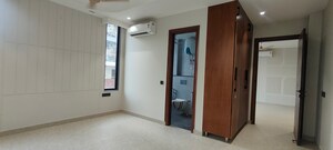 Building Lobby in 4 BHK Builder Floor at Unitech South City 1, South City 1 – for Rent