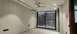 Room in 4 BHK Builder Floor at Unitech South City 1, South City 1 – for Rent