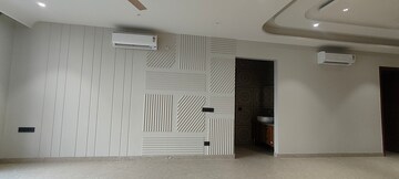 Room in 4 BHK Builder Floor at Unitech South City 1, South City 1 – for Rent