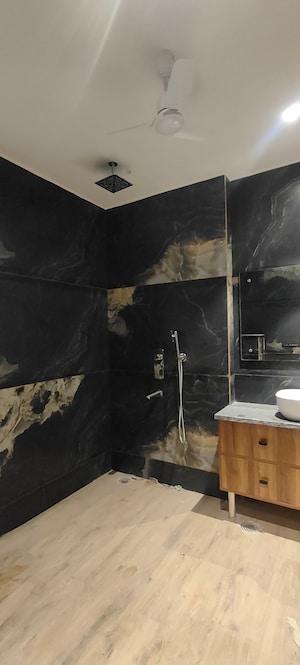 Furnished Amenities in 4 BHK Builder Floor at Unitech South City 1, South City 1 – for Rent