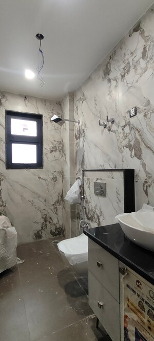 Bathroom in 4 BHK Builder Floor at Unitech South City 1, South City 1 – for Rent