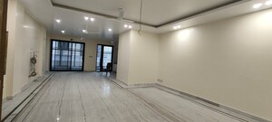 Room in 4 BHK Builder Floor at Unitech South City 1, South City 1 – for Rent
