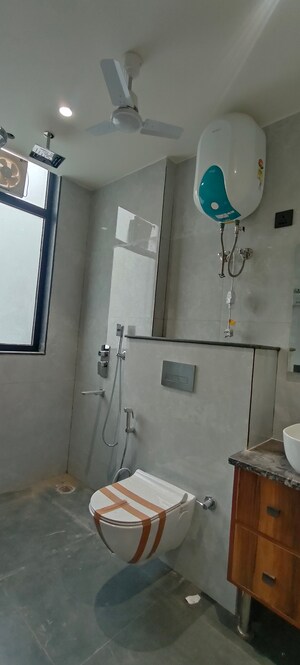 Bathroom in 4 BHK Builder Floor at Unitech South City 1, South City 1 – for Rent