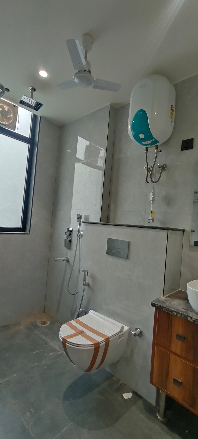 Bathroom, unitech-south-city-1 4 Bedroom 3000 Sq.Ft. Builder Floor In South City 1 Gurgaon 9289633