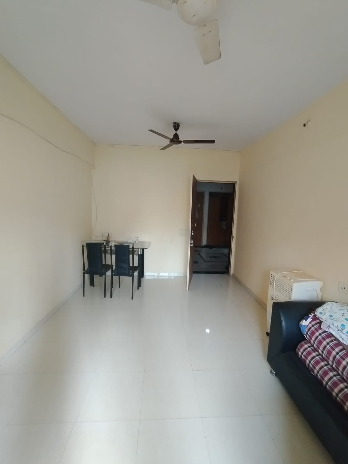 1 BHK + Extra Room Apartment For Rent in Garden Court