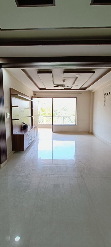 Room in 4 BHK Builder Floor at Green Fields Colony – for Rent
