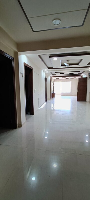 Building Lobby in 4 BHK Builder Floor at Green Fields Colony – for Rent