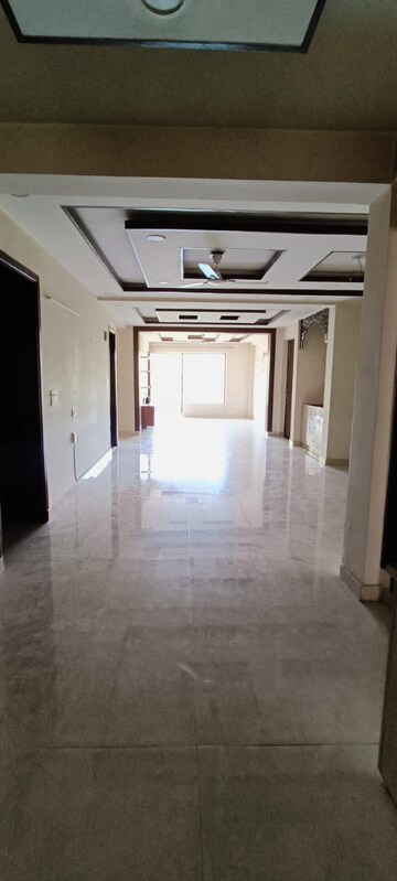 Building Lobby in 4 BHK Builder Floor at Green Fields Colony – for Rent