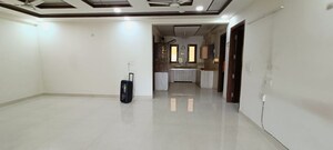 Room in 4 BHK Builder Floor at Green Fields Colony – for Rent