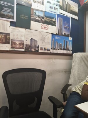 Team Area in  Office Space at V Mall, Kandivali East – for Rent