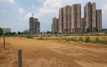 Plot For Sale in DLF Building 10, Dlf Phase ii