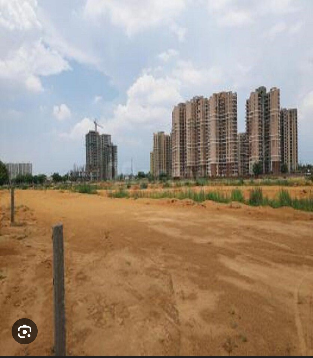 Plot For Sale in DLF Building 10