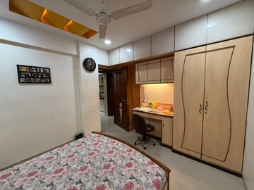 Bedroom in 2.5 BHK Apartment at Manish Rose, Andheri West – for Rent