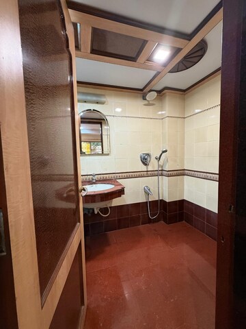 Attached Bathroom in 2.5 BHK Apartment at Manish Rose, Andheri West – for Rent