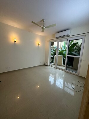 Room in 4 BHK Apartment at Emaar MGF Emerald Hills, Sector 65 – for Rent