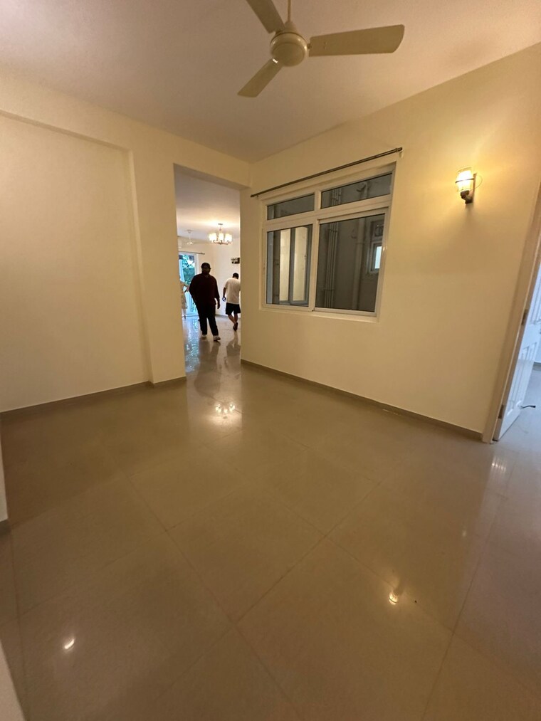 Room, emaar-mgf-emerald-hills 4 Bedroom 3200 Sq.Ft. Apartment In Sector 65 Gurgaon 9289839