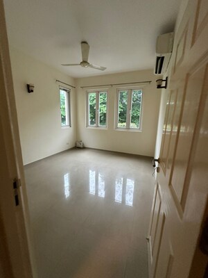 Room in 4 BHK Apartment at Emaar MGF Emerald Hills, Sector 65 – for Rent