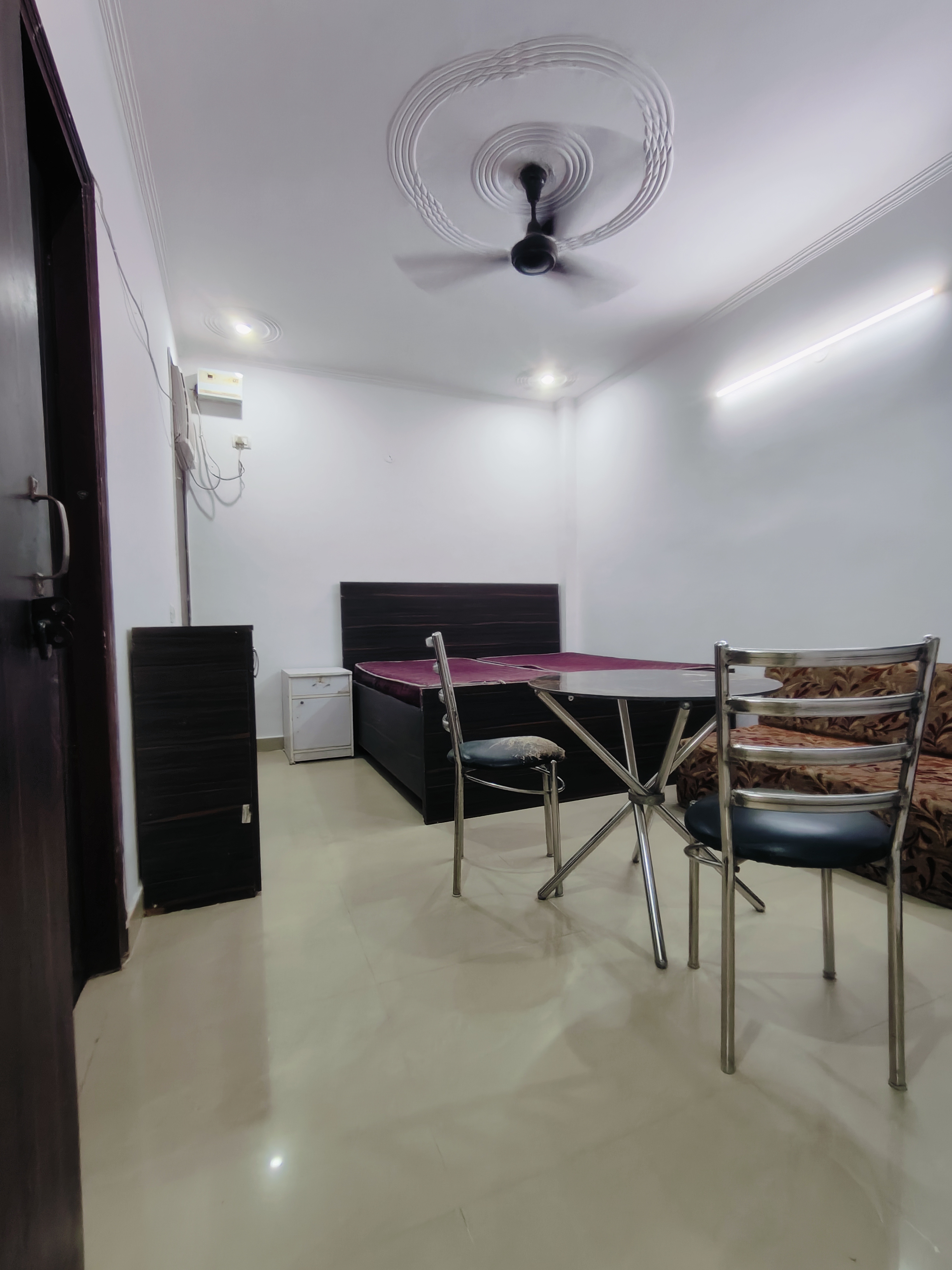 1 BHK + Extra Room Builder Floor For Rent in Vipul Square