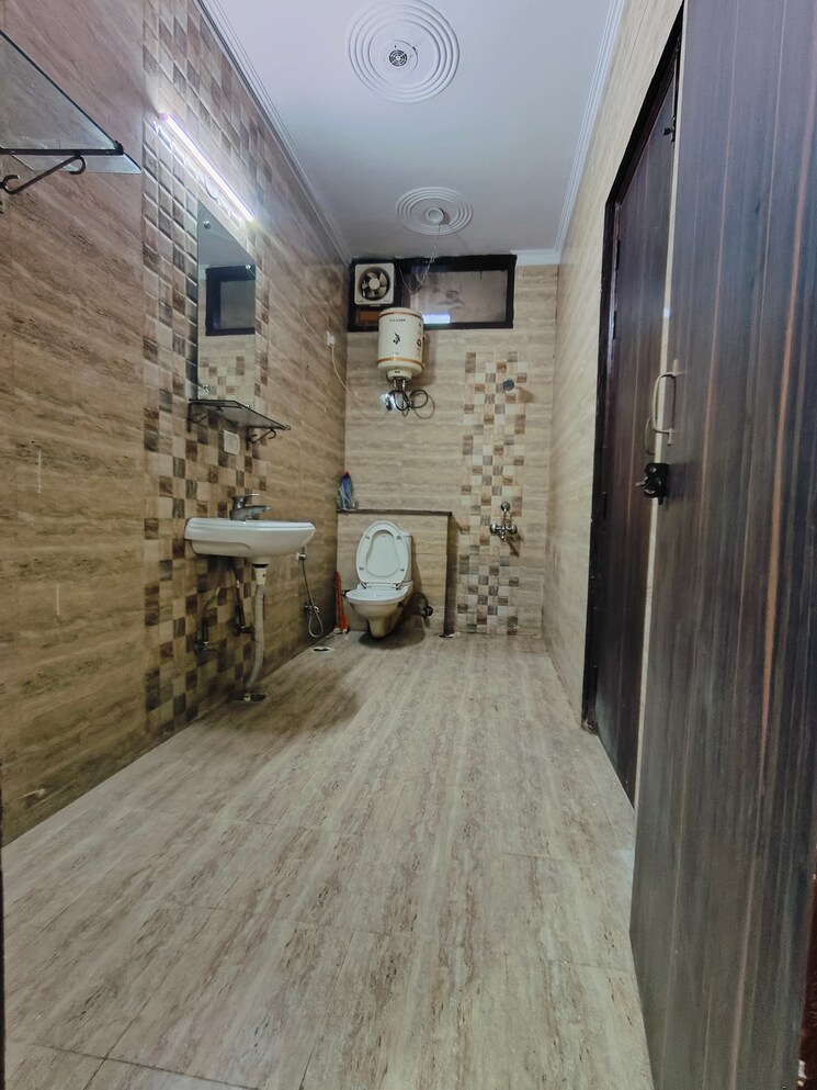 Bathroom, vipul-square 1 Bedroom 540 Sq.Ft. Builder Floor In Sushant Lok I Gurgaon 9289766