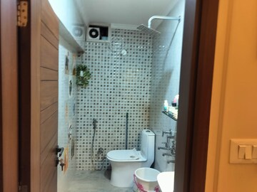 Bathroom in 3.5 BHK Apartment at B2 Green Glade Apartments, Vasant Kunj – for Sale